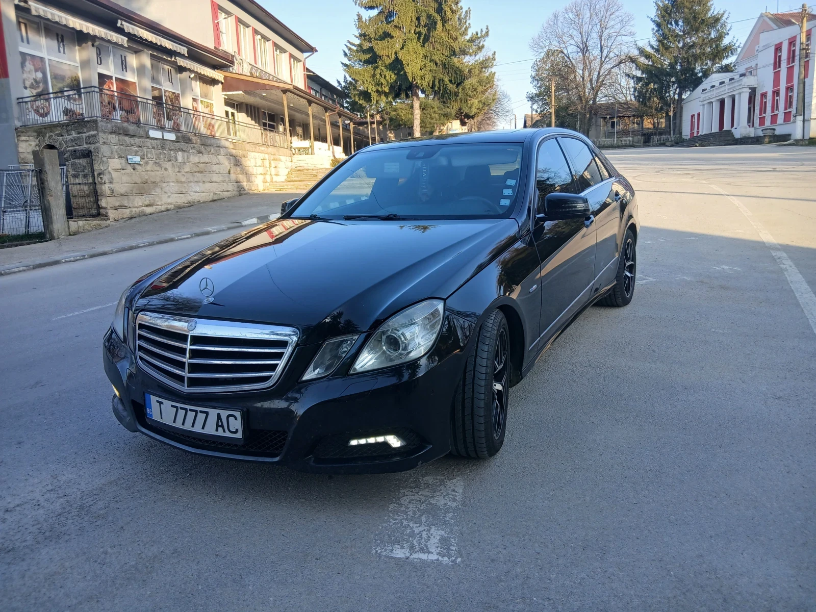 Mercedes-Benz E 220 2.2 , снимка 2 - Автомобили и джипове - 53851574