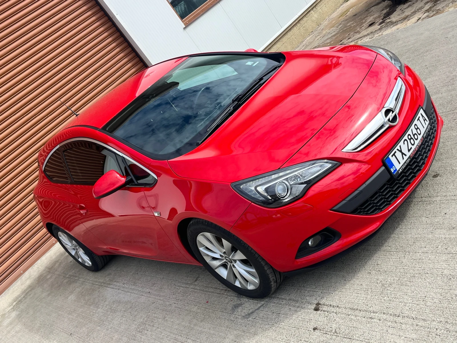 Opel Astra GTC 1.4T, снимка 2 - Автомобили и джипове - 54038415