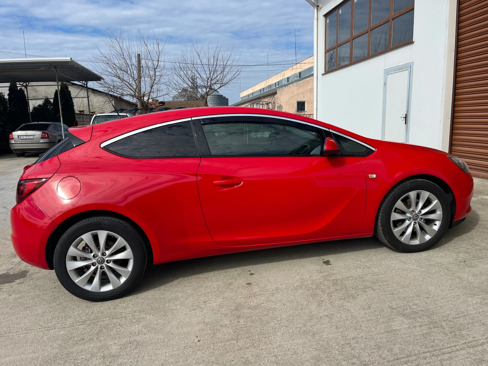 Opel Astra GTC 1.4T, снимка 9 - Автомобили и джипове - 54038415