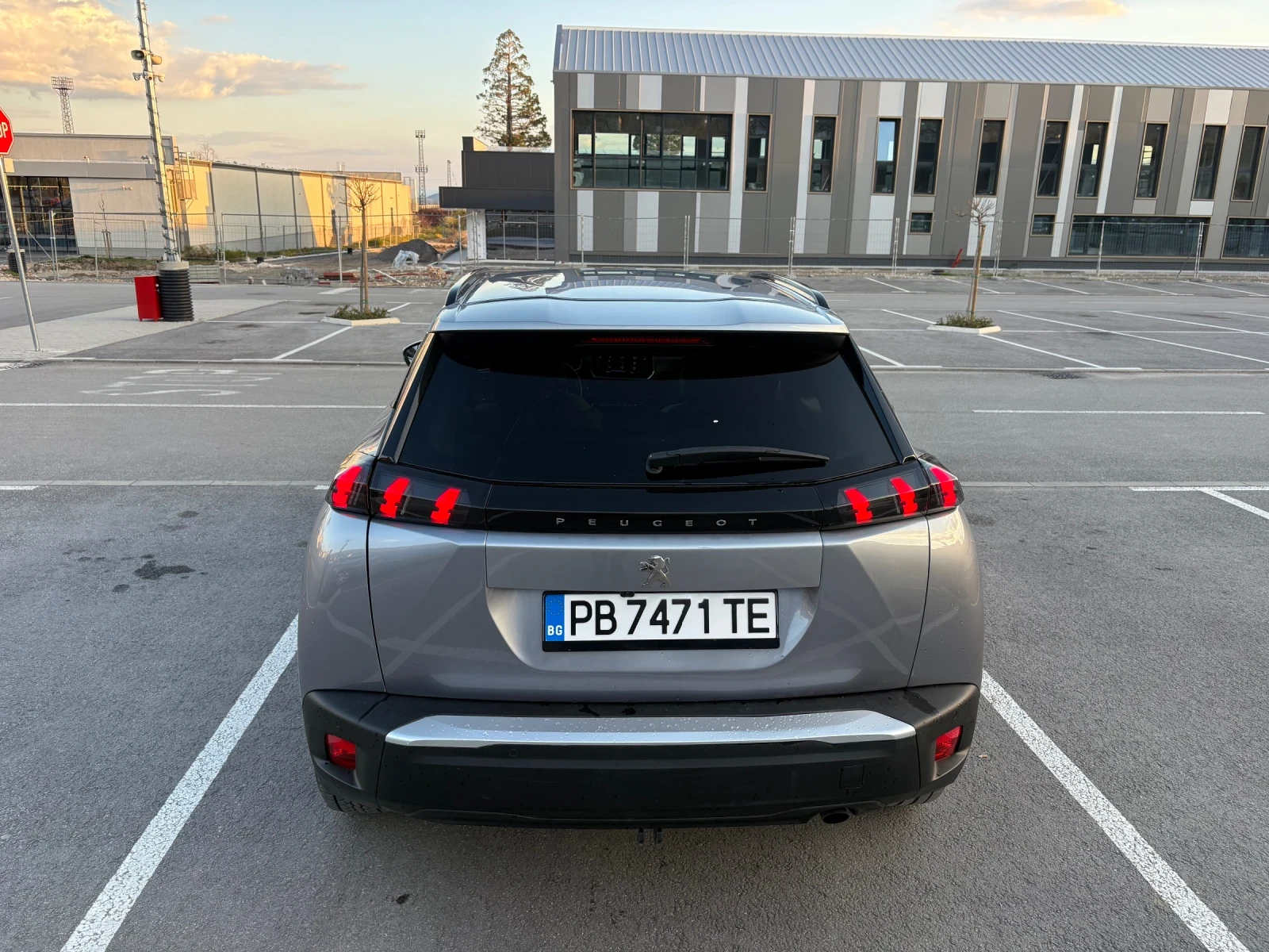 Peugeot 2008 1.2 Pure Tech, снимка 5 - Автомобили и джипове - 54101729