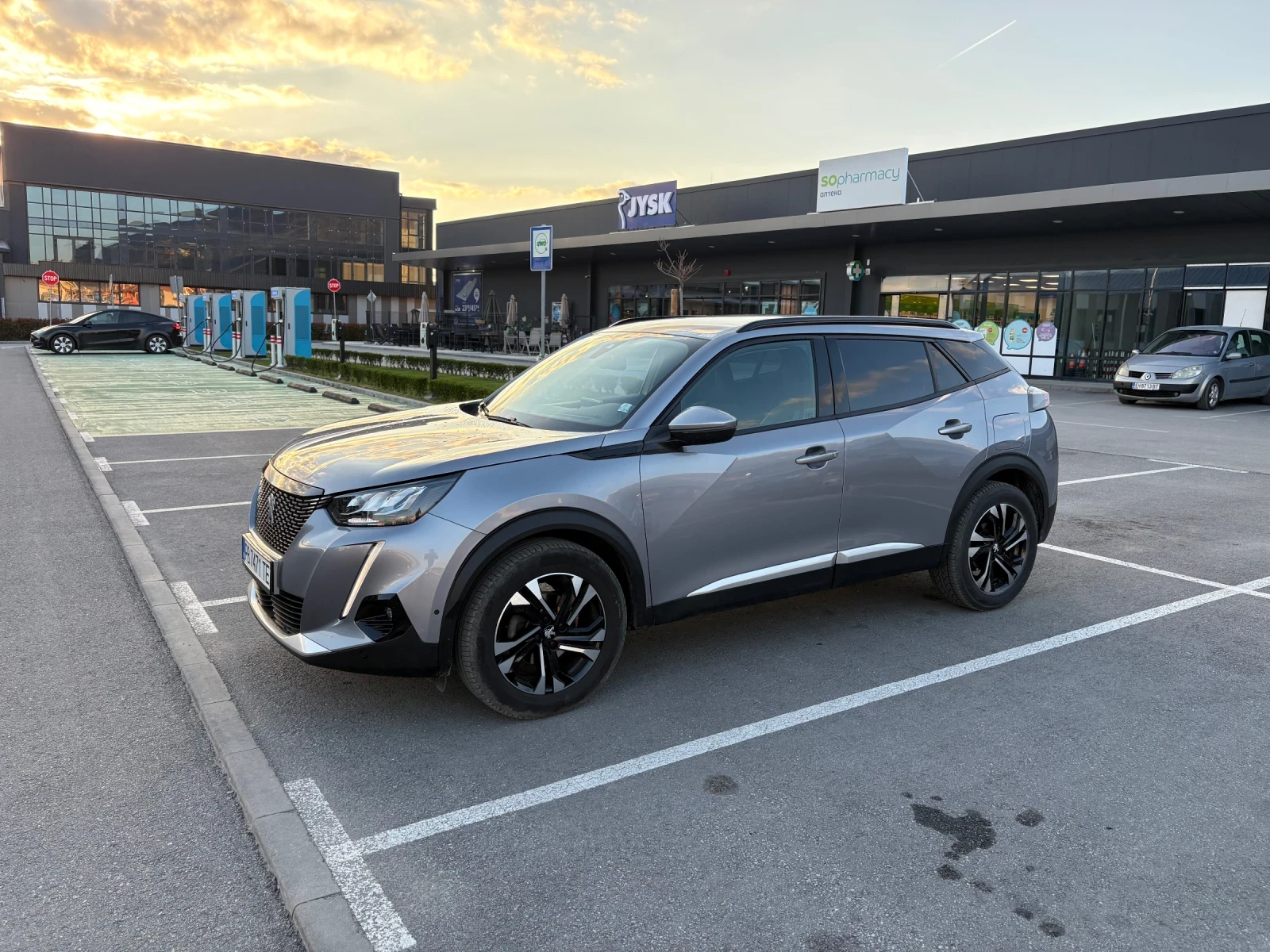 Peugeot 2008 1.2 Pure Tech, снимка 2 - Автомобили и джипове - 54101729