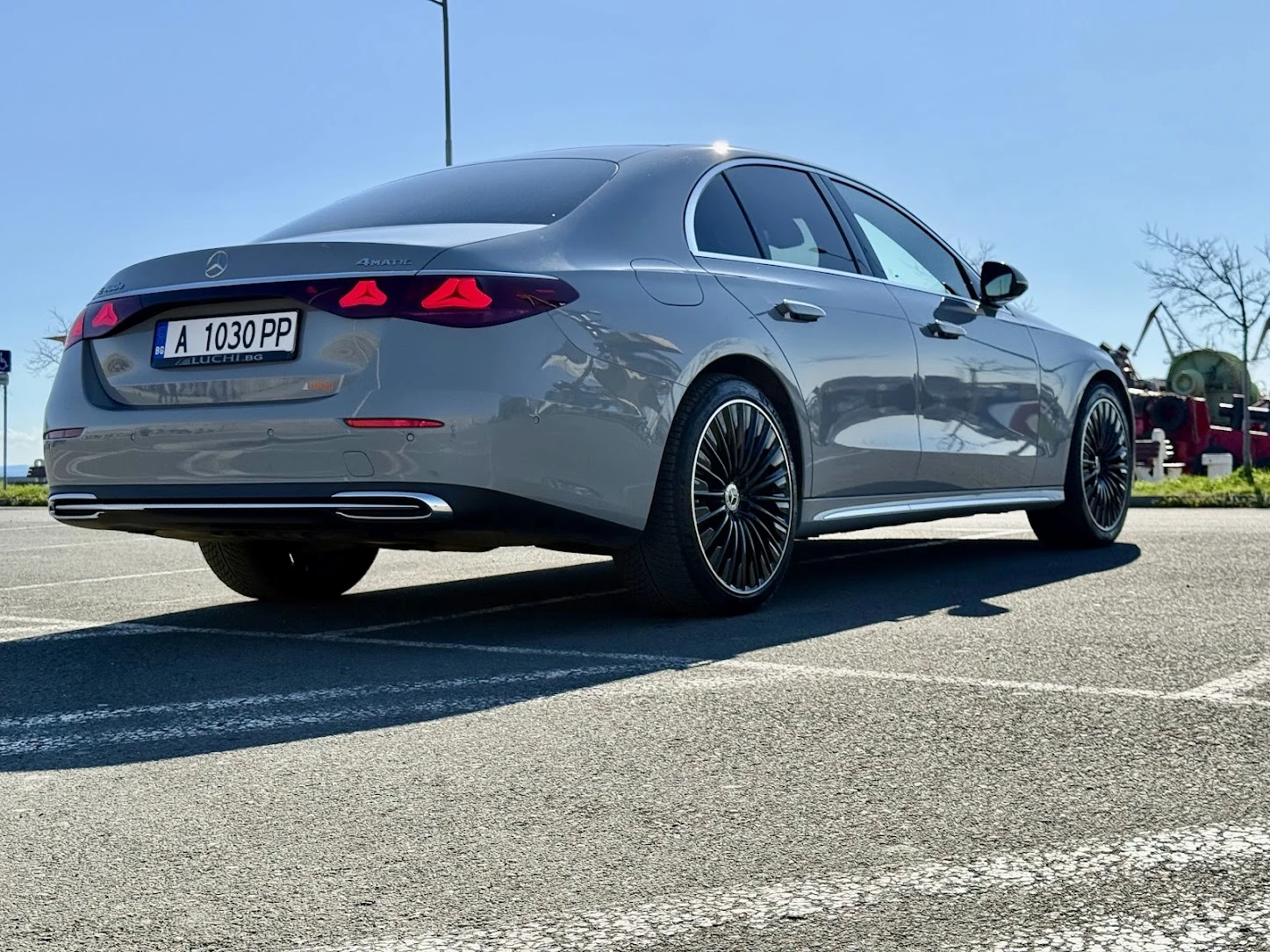 Mercedes-Benz E 400 4matic/AIRmatic/3Dsound/Massage/Superscreeen, снимка 3 - Автомобили и джипове - 54120857