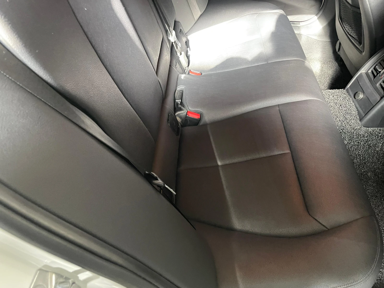 BMW 320 d RWD B47 LCI (FaceLift) ! M Pack !, снимка 12 - Автомобили и джипове - 54148834