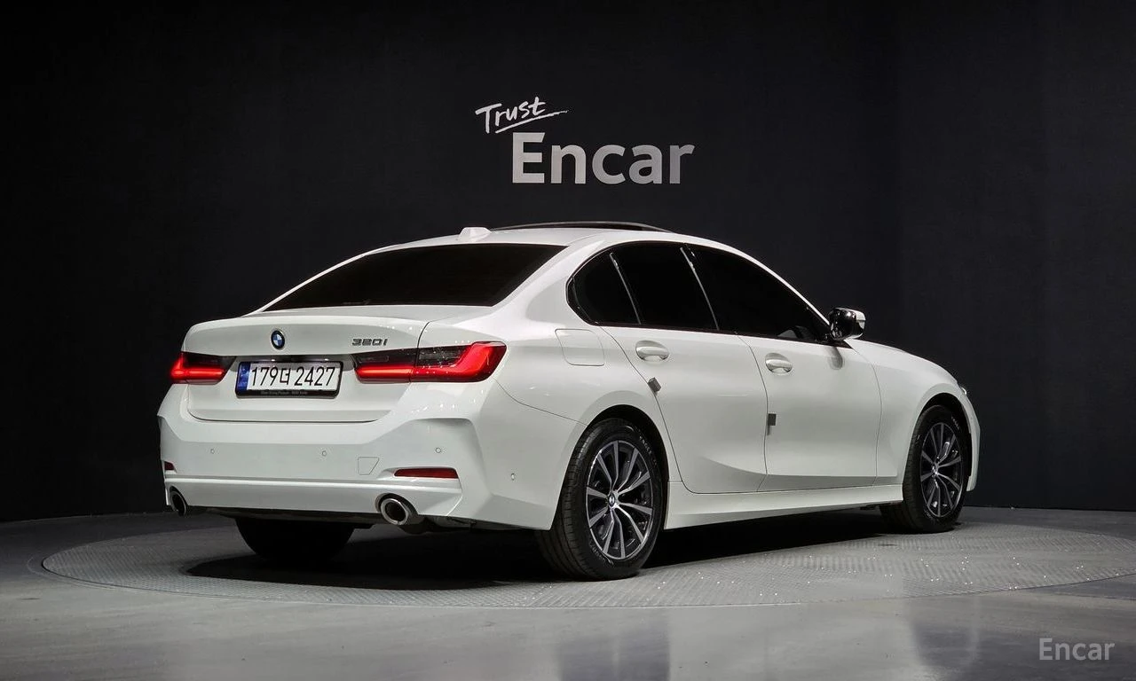 BMW 320 ПАМЕТ* КАМЕРА* КОЖА* ПАНОРАМА* HEADUP, снимка 2 - Автомобили и джипове - 54370146