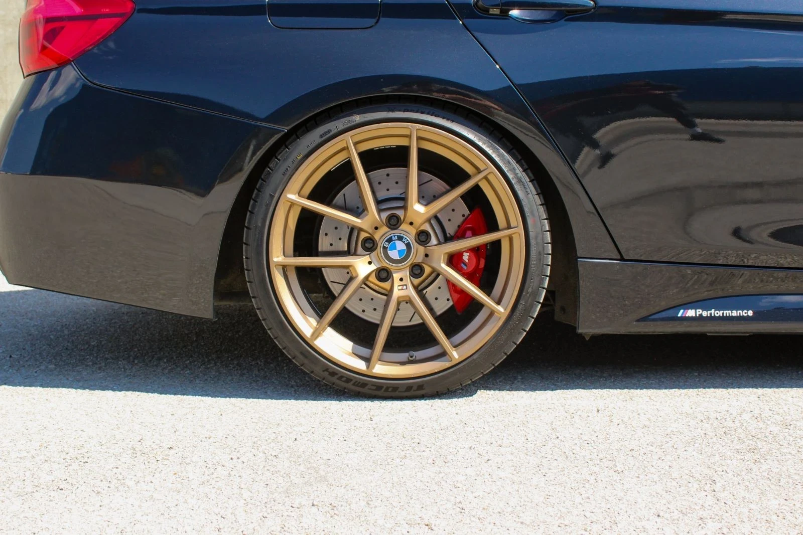 BMW 330  MPerformance, снимка 13 - Автомобили и джипове - 55536638