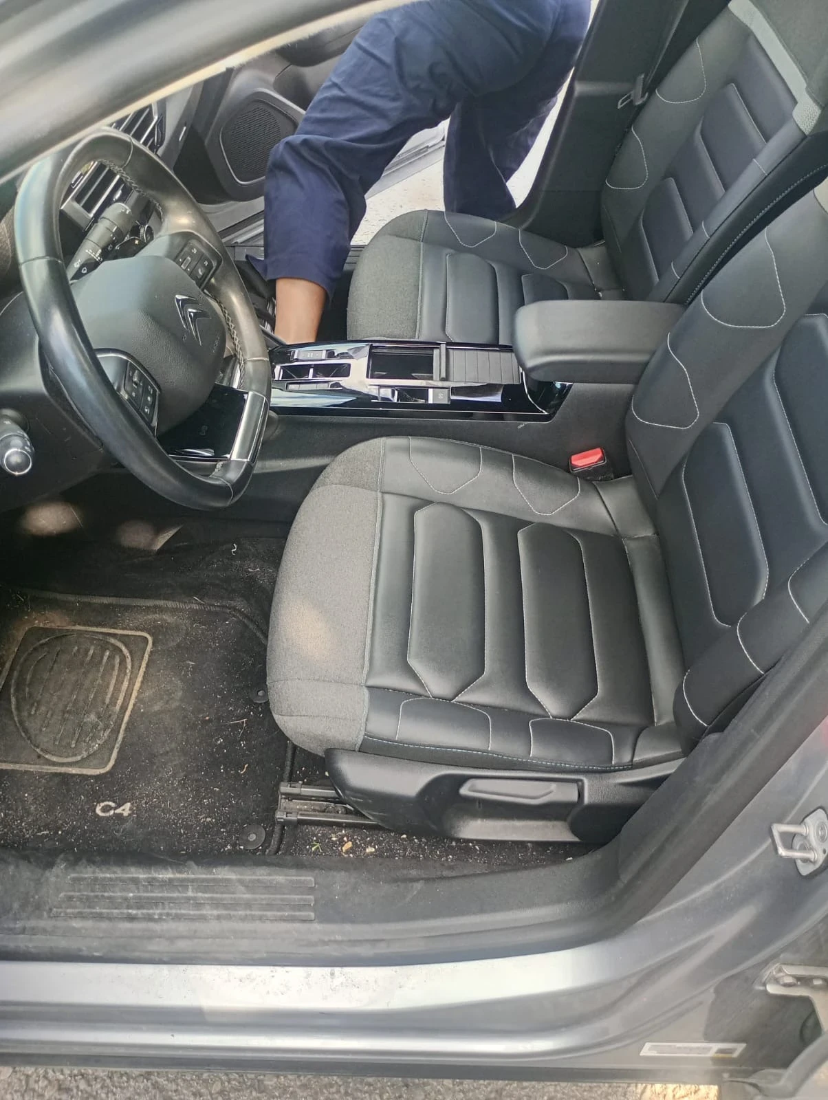 Citroen C4 5HDi ТОП ОБСЛУЖЕН ГАРАНЦИЯ, снимка 11 - Автомобили и джипове - 54659235