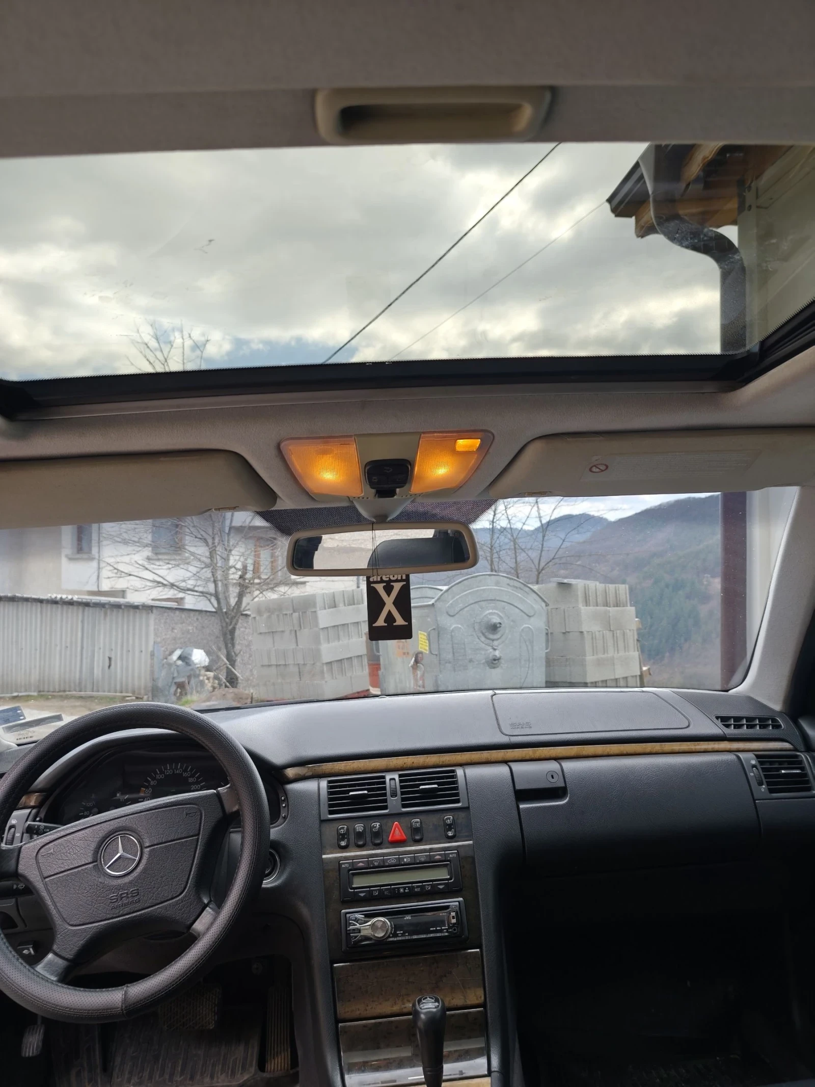 Mercedes-Benz E 280  GAZ 4MATIC, снимка 10 - Автомобили и джипове - 54796847