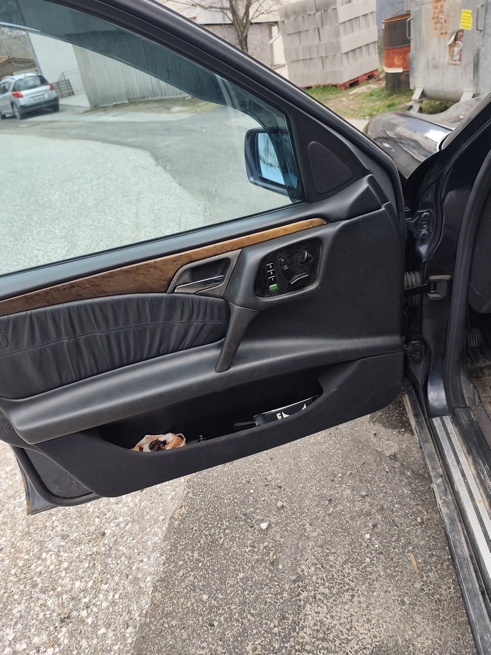 Mercedes-Benz E 280  GAZ 4MATIC, снимка 14 - Автомобили и джипове - 54796847