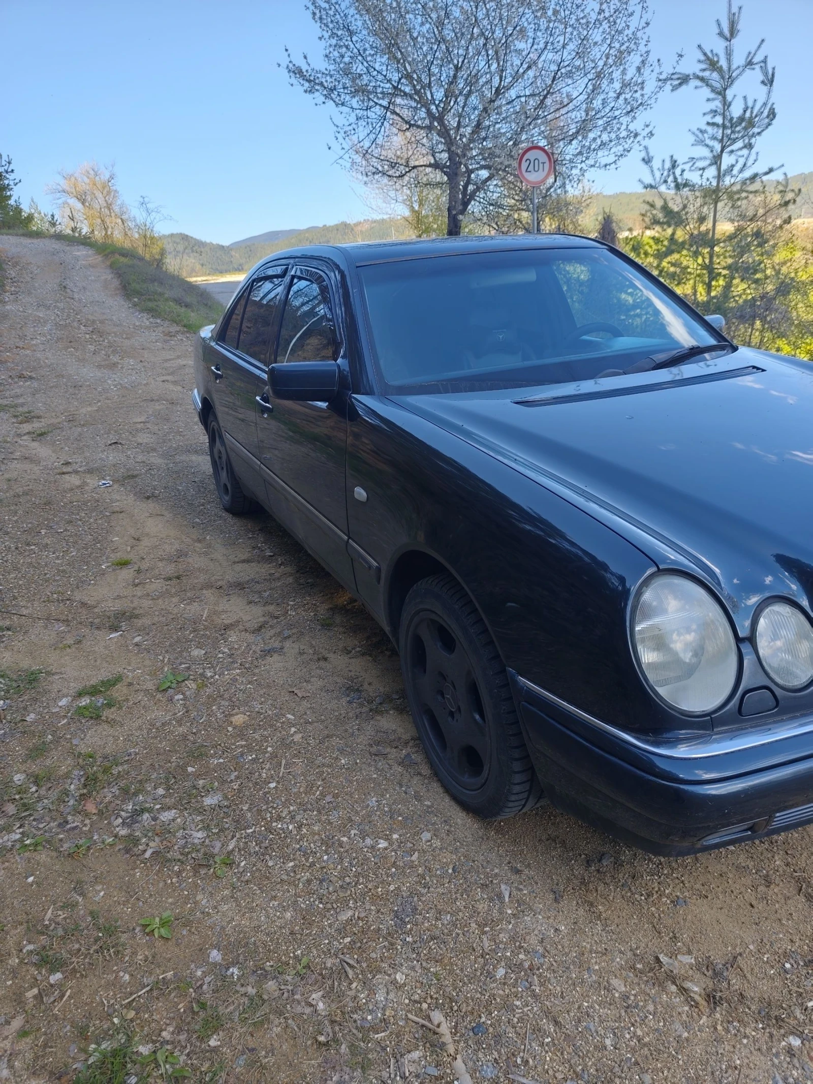 Mercedes-Benz E 280  GAZ 4MATIC, снимка 3 - Автомобили и джипове - 54796847