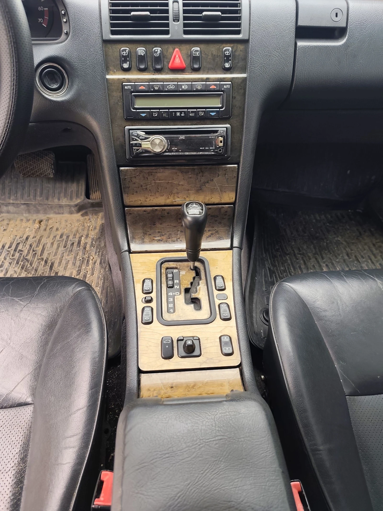 Mercedes-Benz E 280  GAZ 4MATIC, снимка 12 - Автомобили и джипове - 54796847