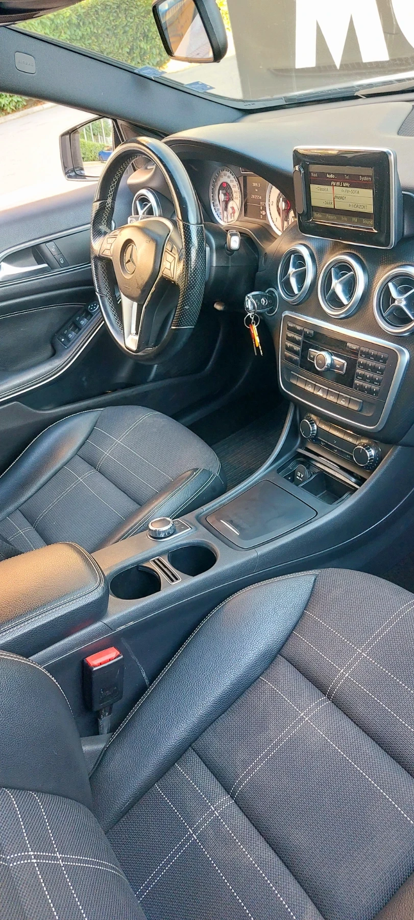 Mercedes-Benz A 180 SPORT EDITION , снимка 16 - Автомобили и джипове - 55693229