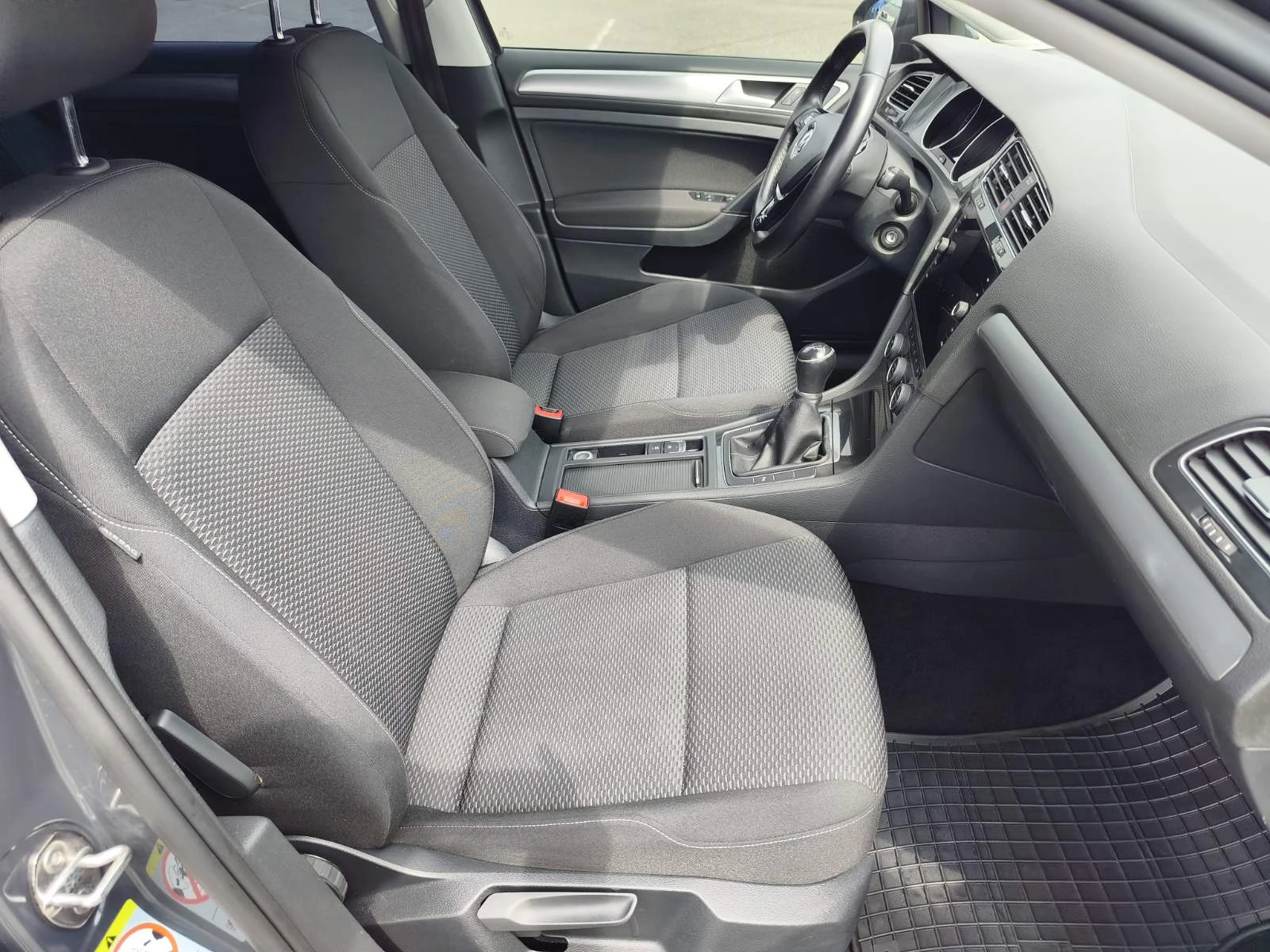 VW Golf 1.6 TDI Trendline BlueMotion Tech, снимка 9 - Автомобили и джипове - 56002190