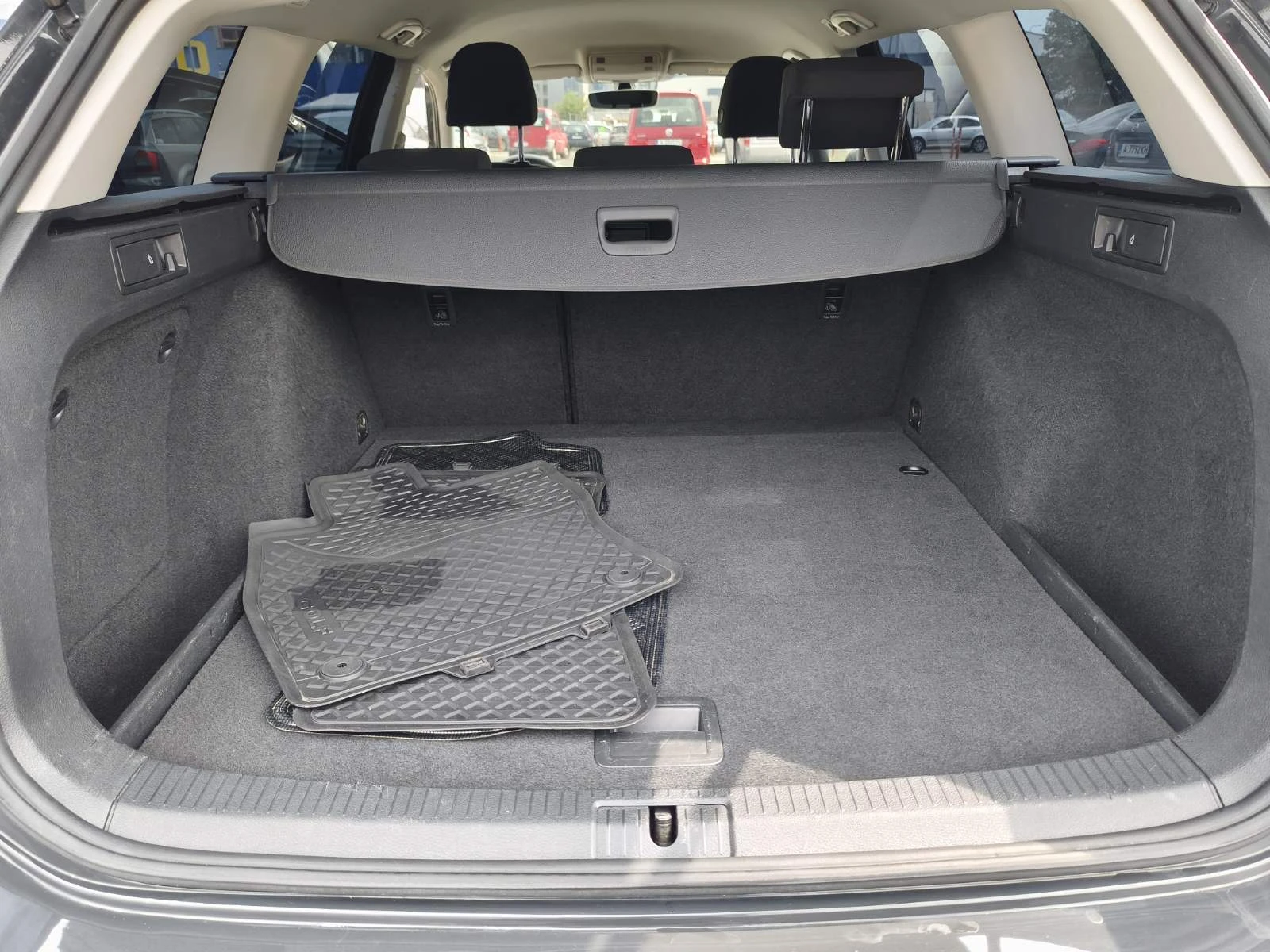 VW Golf 1.6 TDI Trendline BlueMotion Tech, снимка 8 - Автомобили и джипове - 56002190