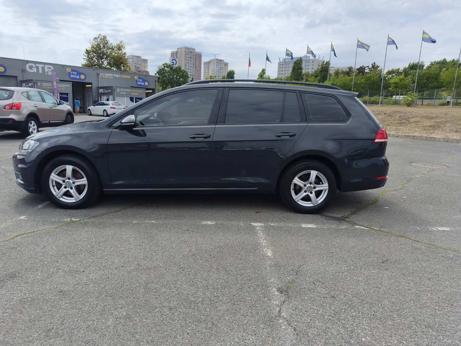 VW Golf 1.6 TDI Trendline BlueMotion Tech, снимка 11 - Автомобили и джипове - 56002190