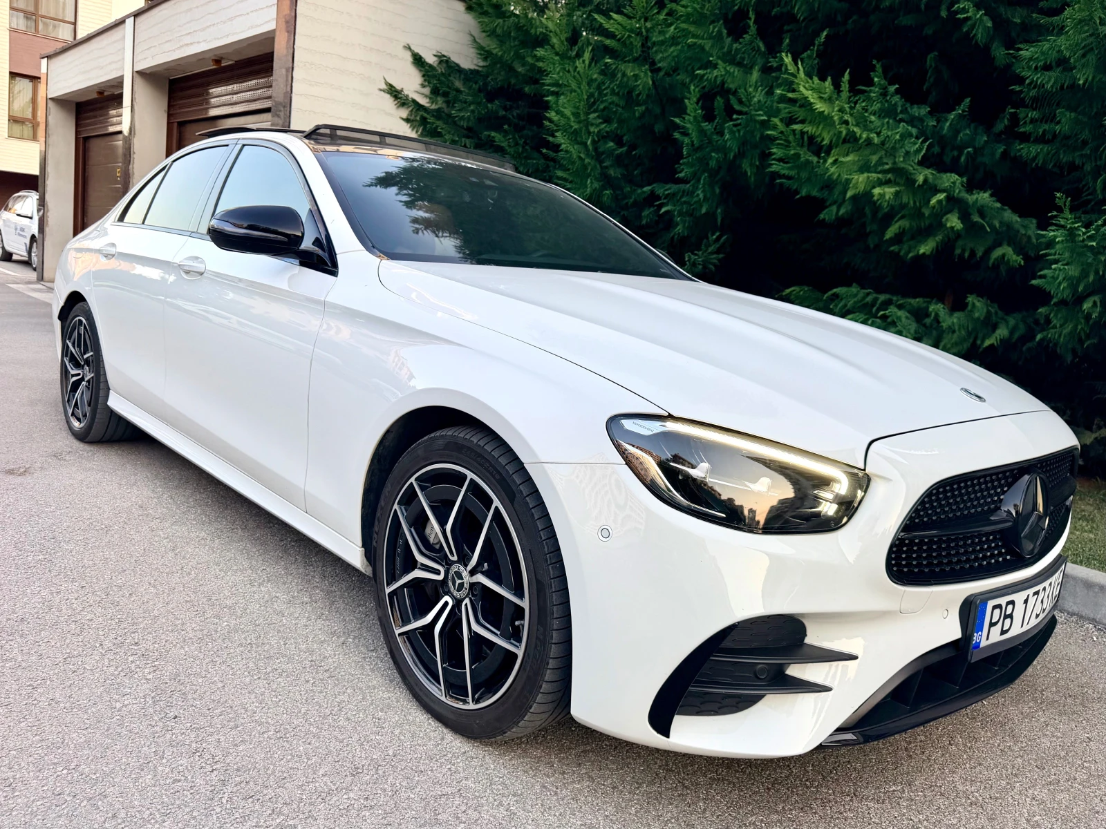 Mercedes-Benz E 300 DE AMG STYLE 4MATIC AIRMATIC PANORAMA PODGREV , снимка 3 - Автомобили и джипове - 56064279