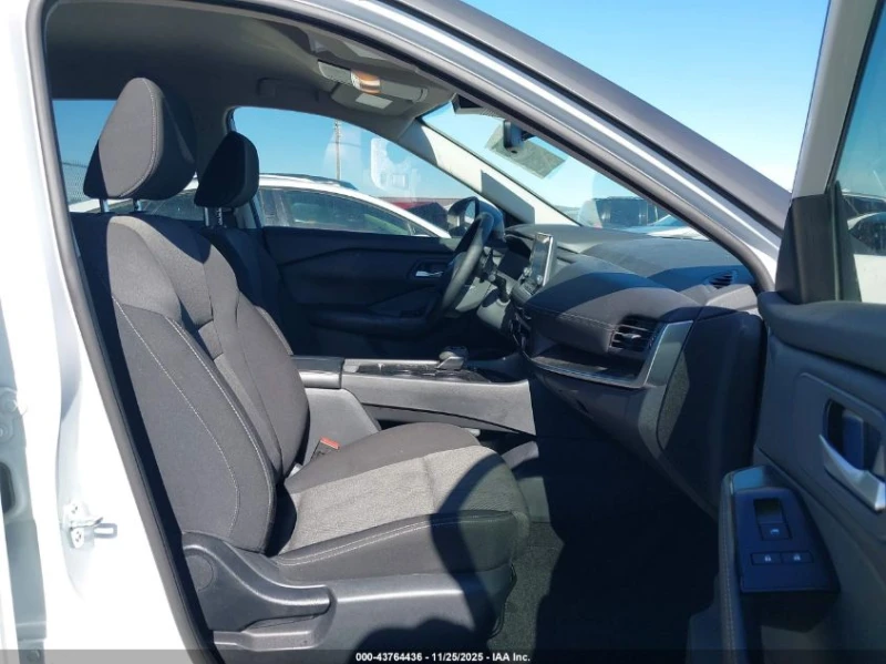 Nissan Rogue 1.5l Sv Fwd, снимка 5 - Автомобили и джипове - 53585214