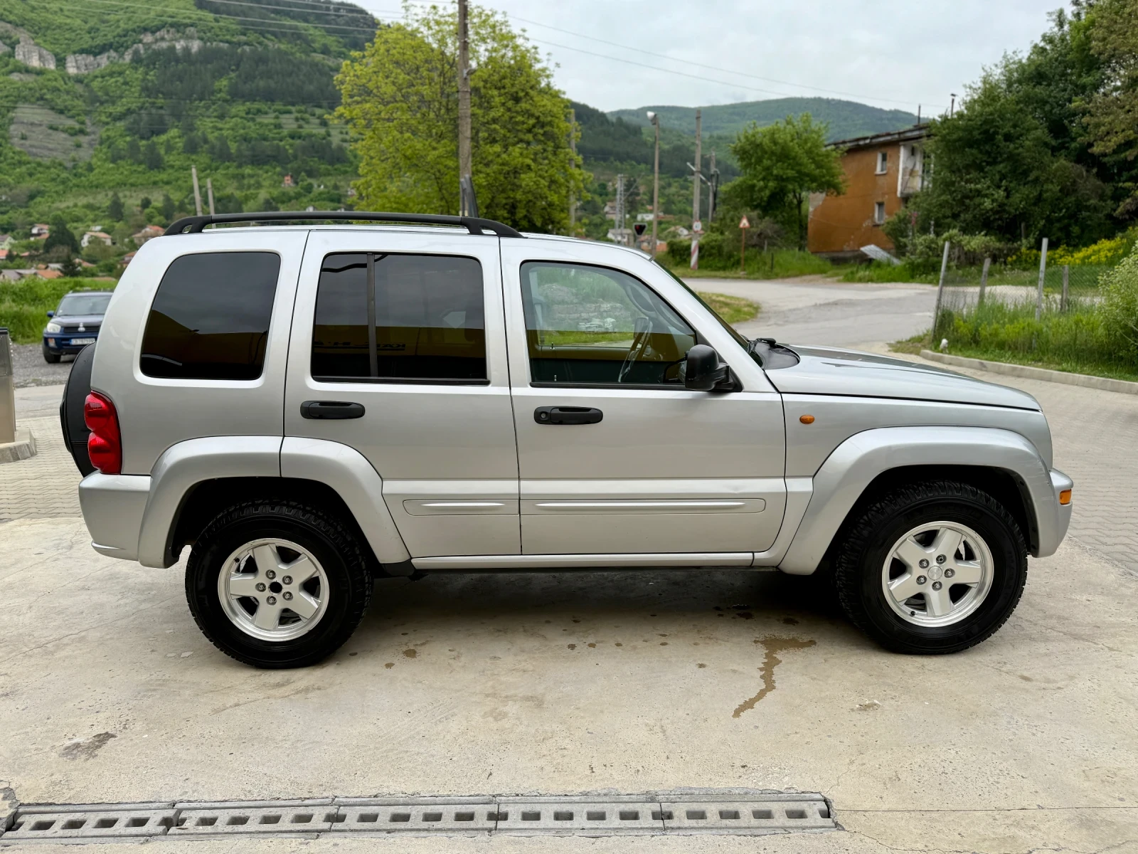Jeep Cherokee 2.8CRD* AUTOMAT* ITALIA*  - изображение 9