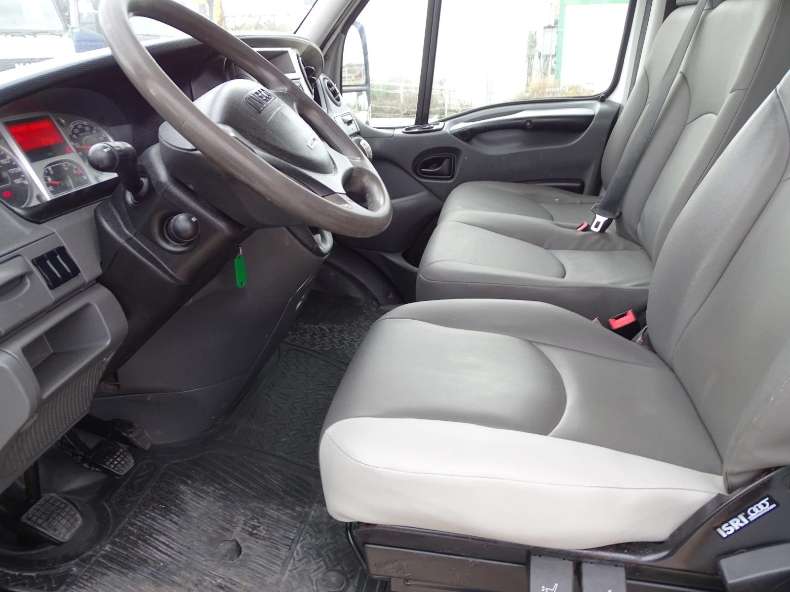 Iveco 35c15 3.0HPI  КАТ. * Б* 7-места* 120 362 км* , снимка 14 - Бусове и автобуси - 55735052