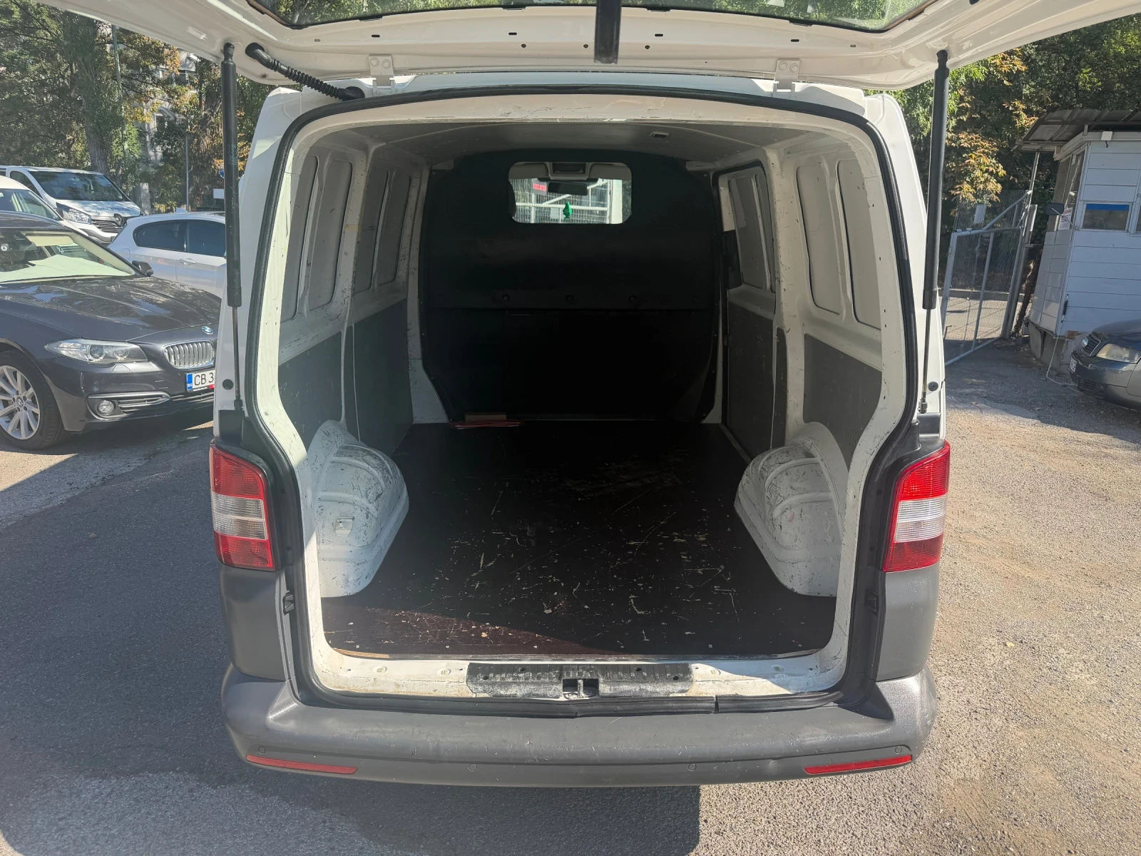 VW T5 2.0TDI* Facelift, снимка 13 - Бусове и автобуси - 56065927