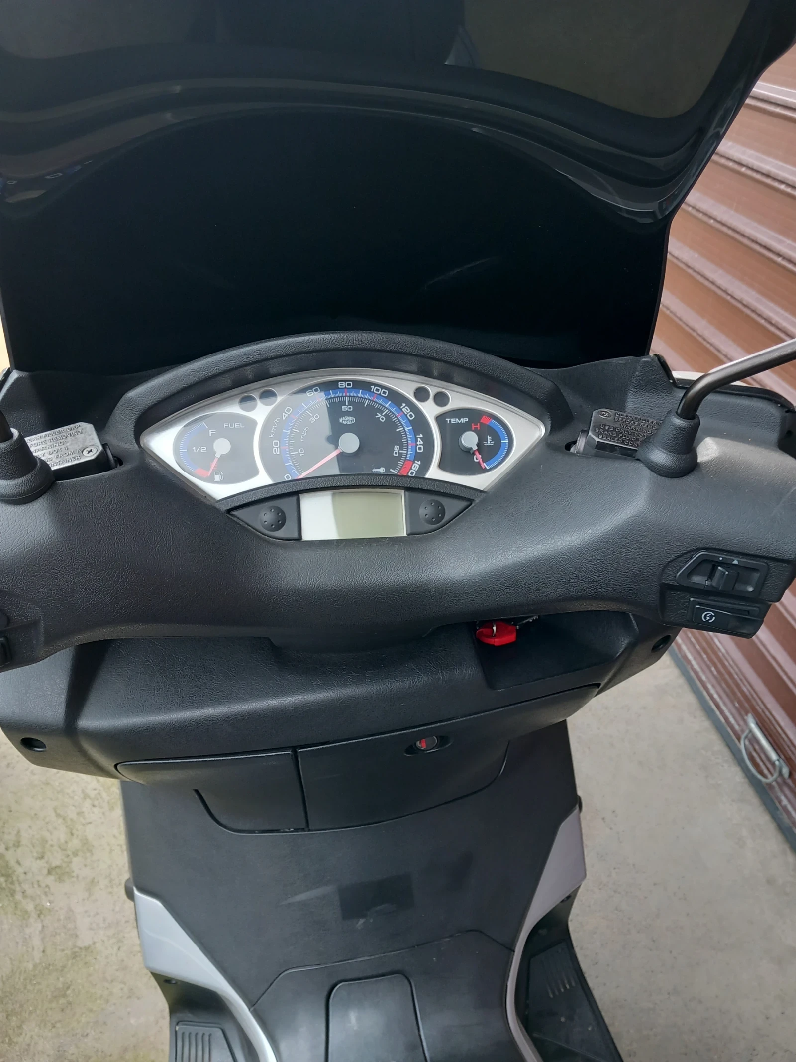 Yamaha X-max 250 - изображение 8