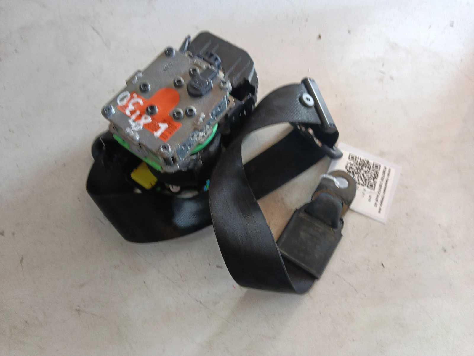колан предпазен преден ляв 8T0857705 2 ВРАТИ Audi A5