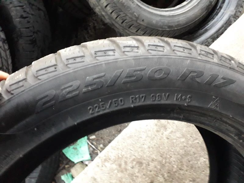 Гуми Зимни 225/50R17, снимка 4 - Гуми и джанти - 23819942