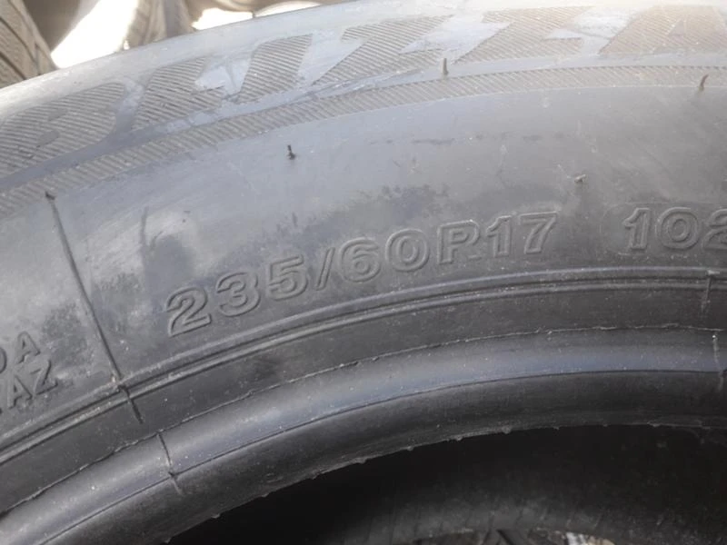 Гуми Зимни 235/60R17, снимка 8 - Гуми и джанти - 26151701