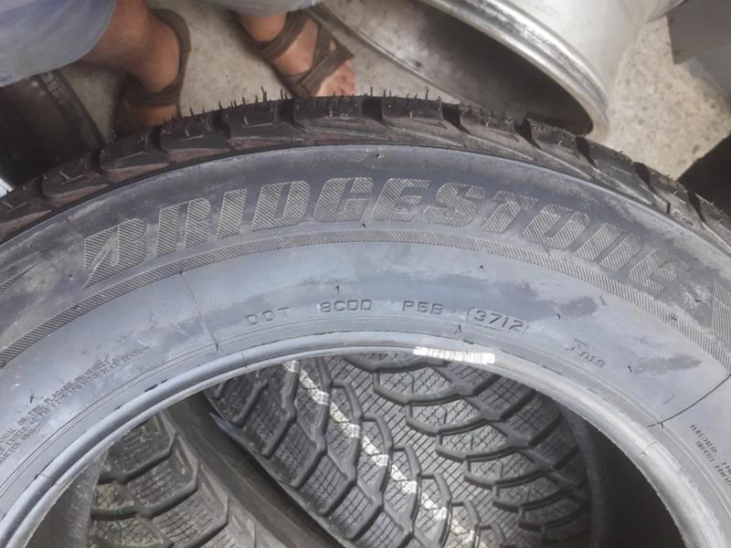 Гуми Зимни 235/60R17, снимка 6 - Гуми и джанти - 26151701