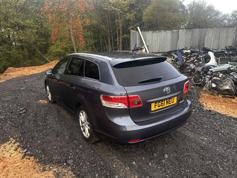 Toyota Avensis 1.8 Valvematic (147 к.с.) НАВИГАЦИЯ НА ЧАСТИ ! , снимка 3 - Автомобили и джипове - 52982326