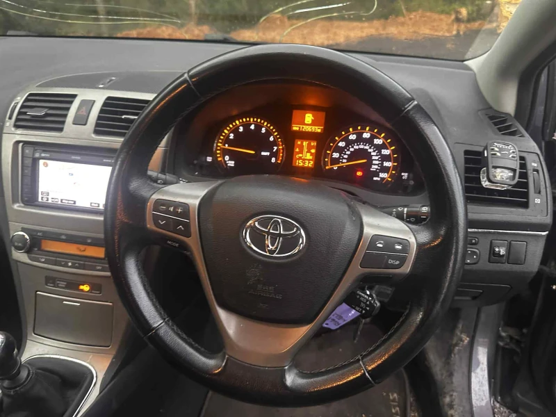 Toyota Avensis 1.8 Valvematic (147 к.с.) НАВИГАЦИЯ НА ЧАСТИ ! , снимка 11 - Автомобили и джипове - 52982326