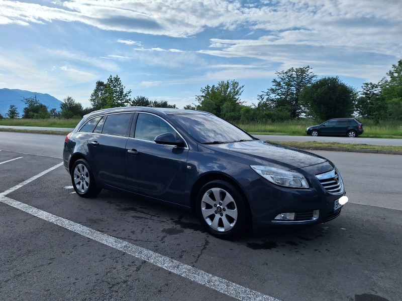 Opel Insignia, снимка 1 - Автомобили и джипове - 46082106