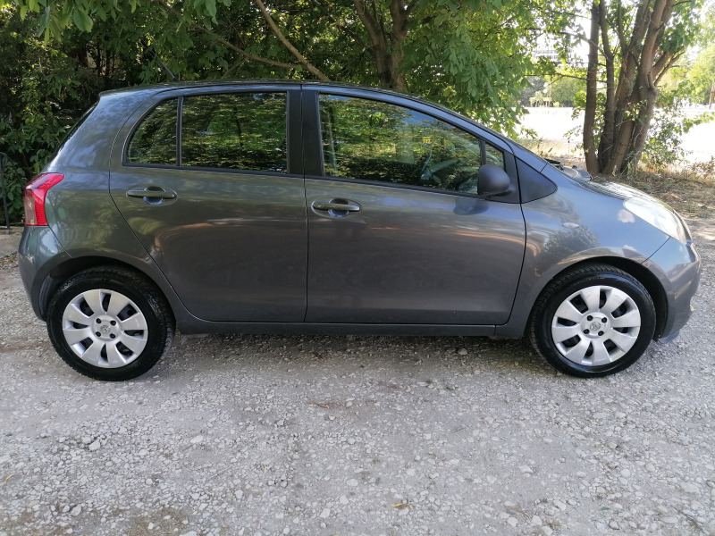 Toyota Yaris 1.3 VVTi, снимка 8 - Автомобили и джипове - 46751520