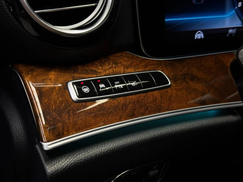 Mercedes-Benz E 400 d 4Matic AMG Line* Pano* Camera* 360, снимка 9 - Автомобили и джипове - 51302988