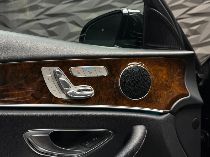 Mercedes-Benz E 400 d 4Matic AMG Line* Pano* Camera* 360, снимка 14 - Автомобили и джипове - 51302988