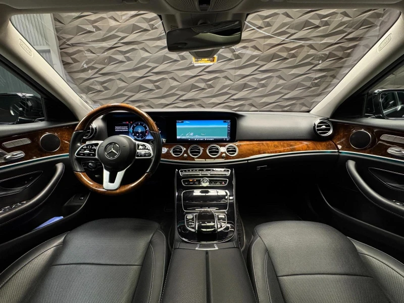 Mercedes-Benz E 400 d 4Matic AMG Line* Pano* Camera* 360, снимка 6 - Автомобили и джипове - 51302988