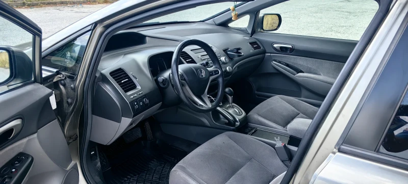 Honda Civic Хибрид, снимка 8 - Автомобили и джипове - 52543591
