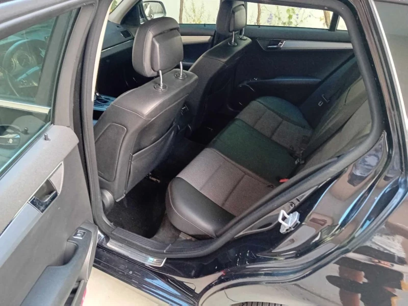 Mercedes-Benz C 220, снимка 10 - Автомобили и джипове - 53294404