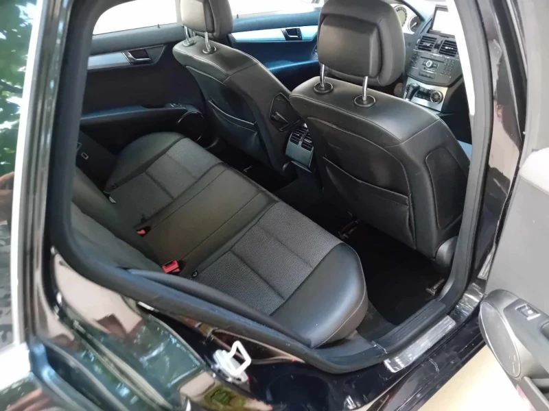 Mercedes-Benz C 220, снимка 9 - Автомобили и джипове - 53294404
