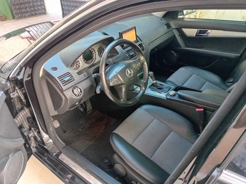 Mercedes-Benz C 220, снимка 8 - Автомобили и джипове - 53294404