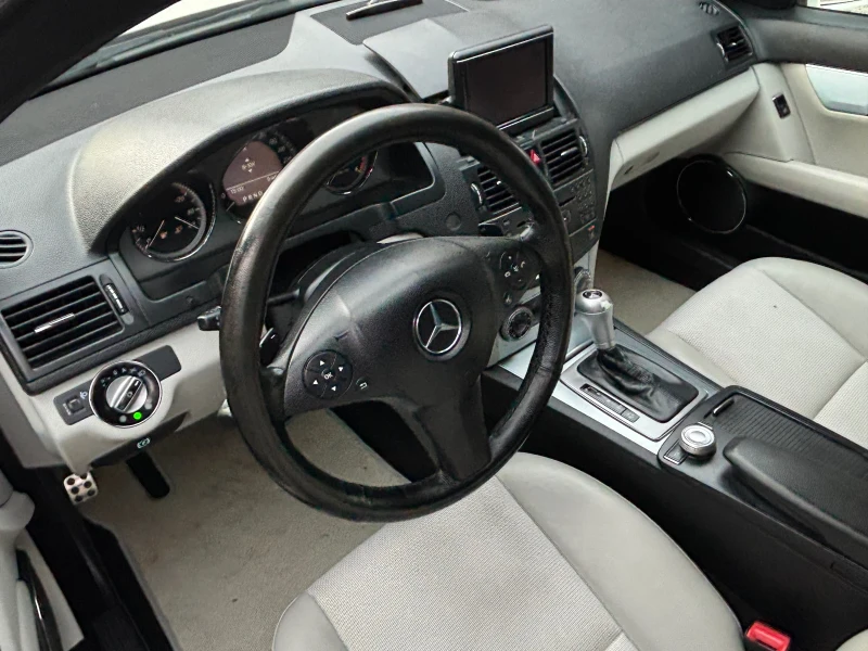 Mercedes-Benz C 220 CDI / AMG / R18, снимка 8 - Автомобили и джипове - 53013271