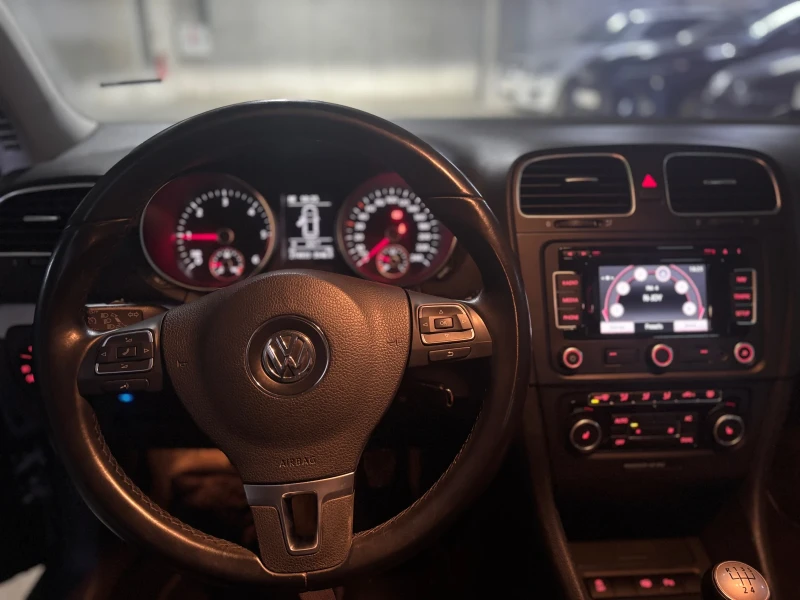 VW Golf 1.6TDI #NAVI#PARK-ASIST#TOP, снимка 8 - Автомобили и джипове - 53204487
