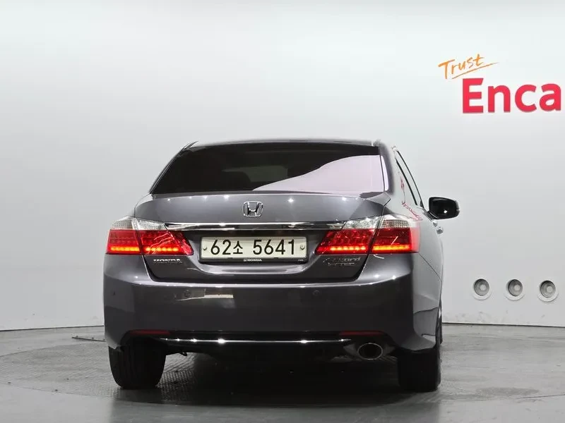 Honda Accord 2.4 9Th Generation, снимка 11 - Автомобили и джипове - 56020441