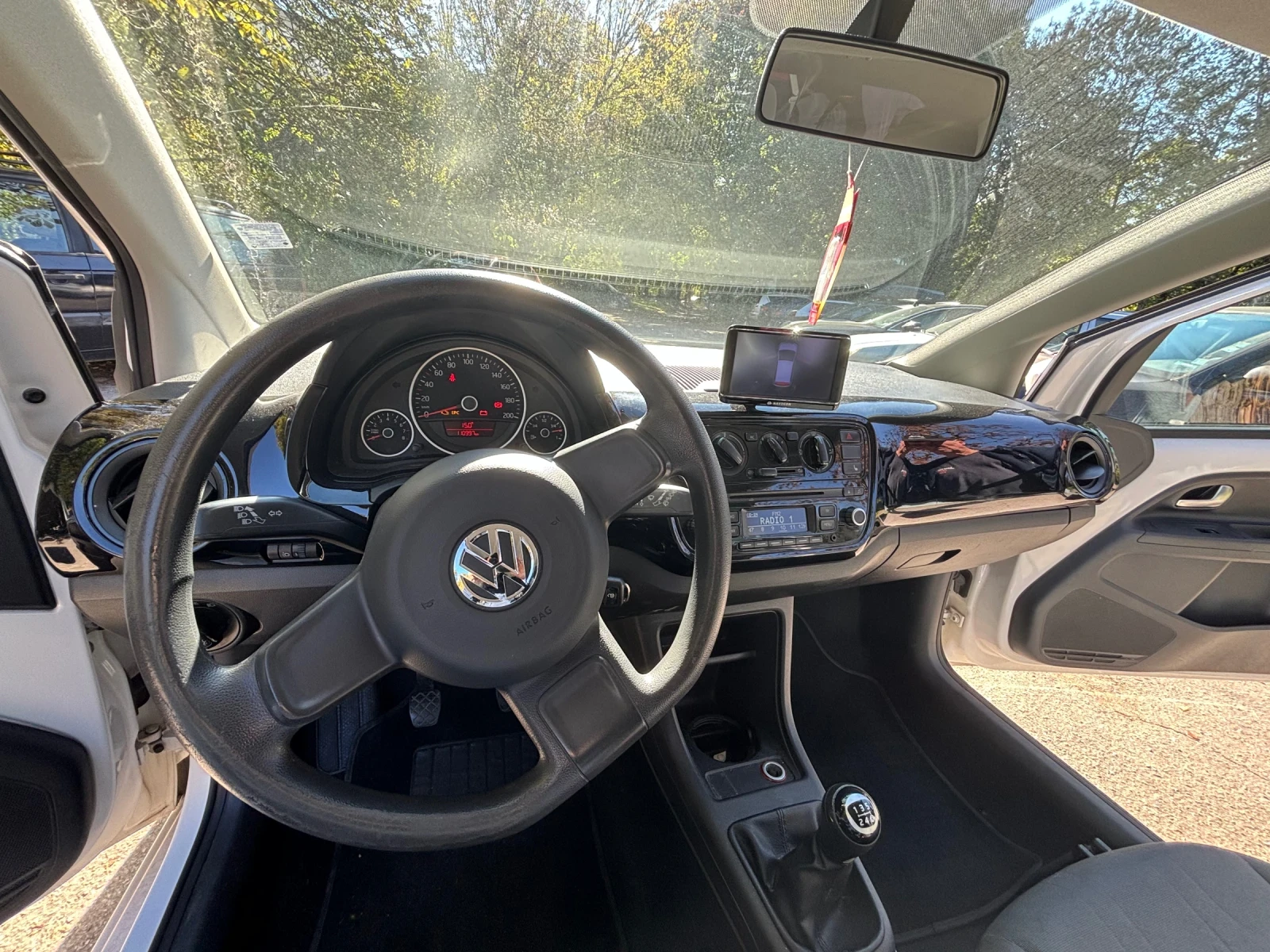 VW Up 1.0 NAVI* CLIMA* ПОДГРЕВ - изображение 10