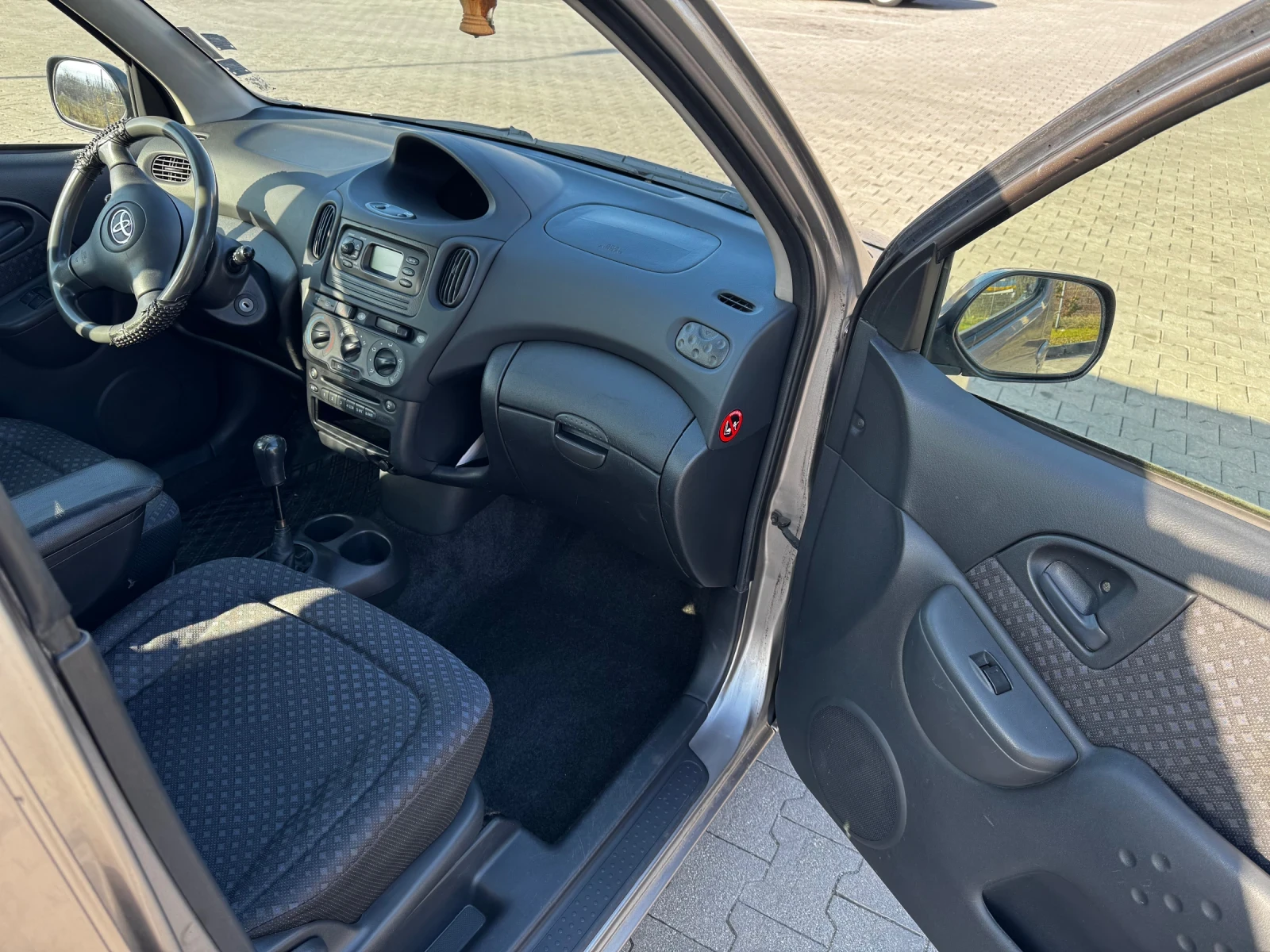 Toyota Yaris verso 1.3 VVt-I - изображение 9