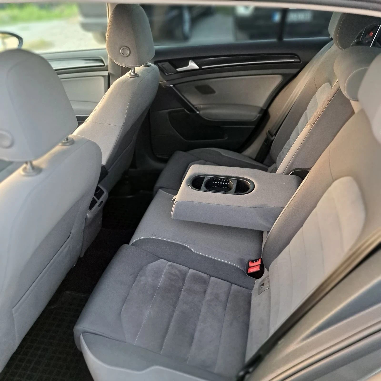 VW Golf 1.6 tdi Highline - изображение 5