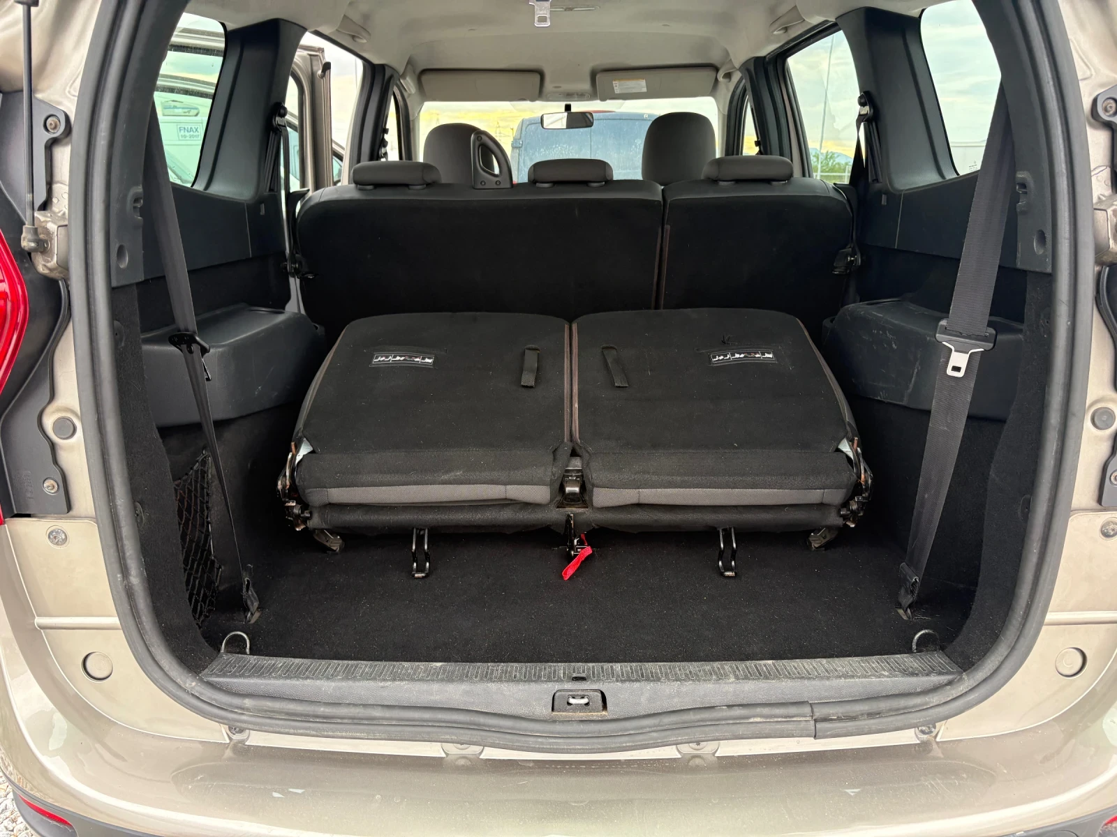 Dacia Lodgy 7-местна - изображение 10