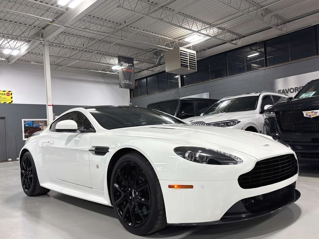 Aston Martin V8 Vantage S| COUPE| SPORTSHIFT| V8POWERED| RWD| CARBONTRIMS| - изображение 2