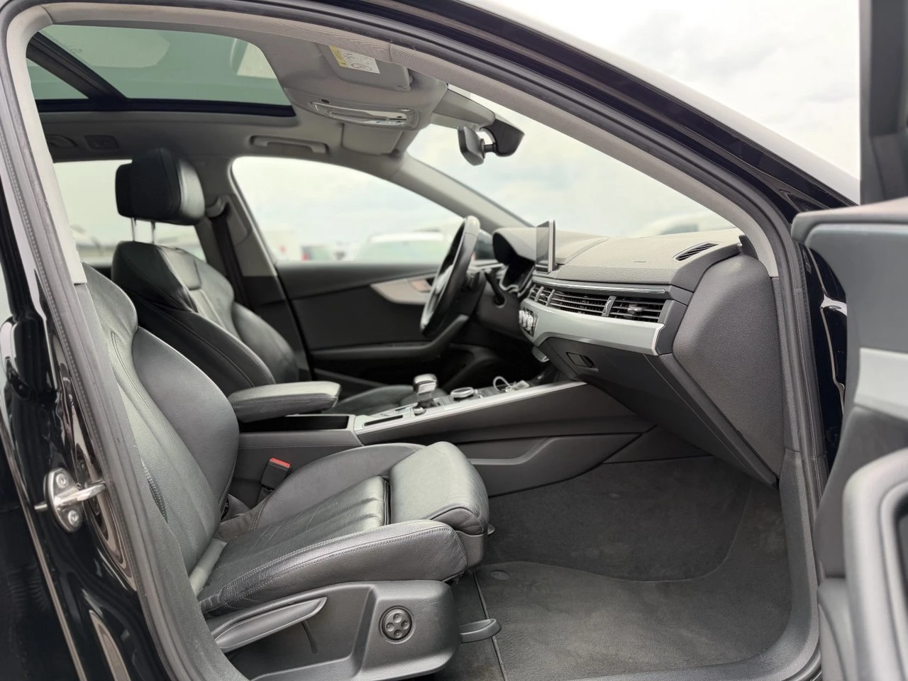 Audi A4 2.0TDI S-TRONIC, снимка 14 - Автомобили и джипове - 53728088