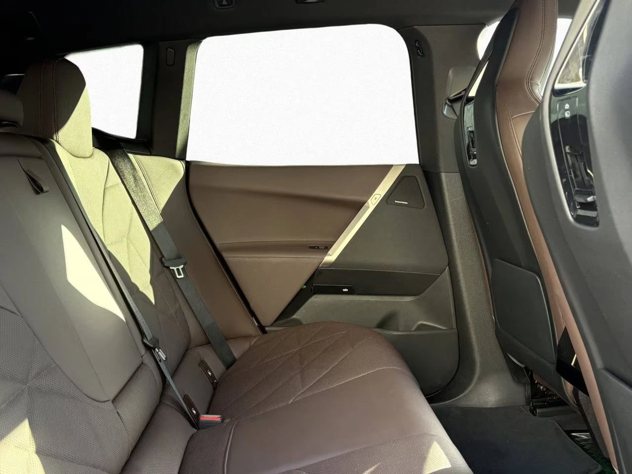 BMW iX xDRIVE40/326HP/PRO/LED/HUD/CAM/281z, снимка 9 - Автомобили и джипове - 54125481