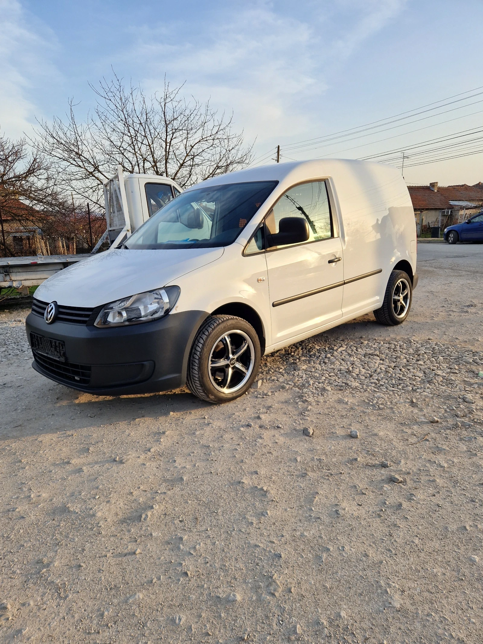 VW Caddy 1.6 TDI, снимка 3 - Автомобили и джипове - 54633835